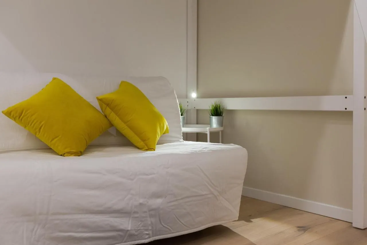 Apartment Paruta 76 Milan 0*,  Italy
